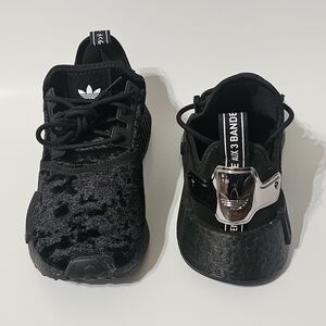 Adidas NMD R1 Athletic Boost Shoes Triple Black Velvet GW5682 Women's Sz 9.5